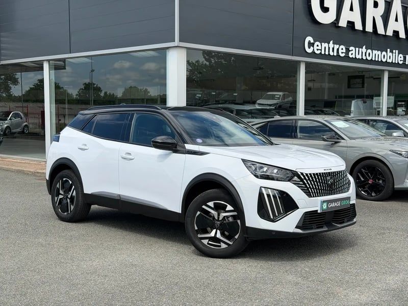 Photo de la voiture PEUGEOT 2008 PureTech 130 S&S EAT8 GT