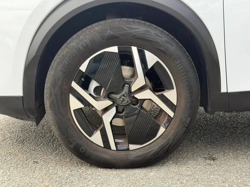 Photo de la voiture PEUGEOT 2008 PureTech 130 S&S EAT8 GT