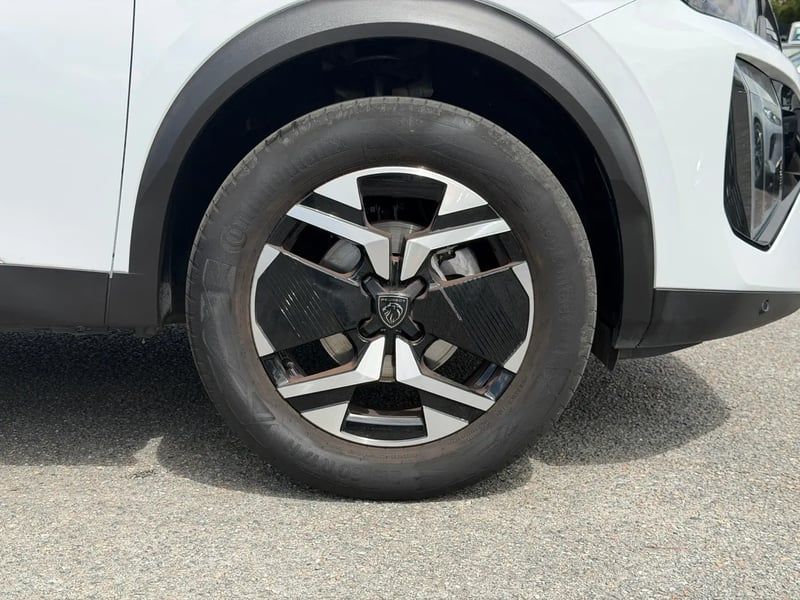 Photo de la voiture PEUGEOT 2008 PureTech 130 S&S EAT8 GT