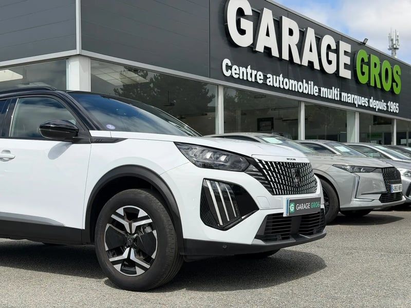 Photo de la voiture PEUGEOT 2008 PureTech 130 S&S EAT8 GT