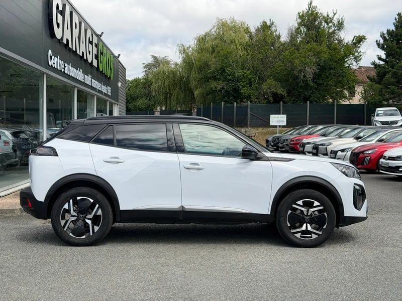 Photo de la voiture PEUGEOT 2008 PureTech 130 S&S EAT8 GT