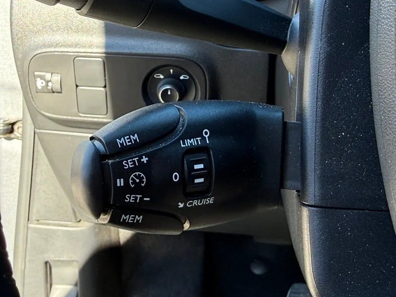Photo de la voiture CITROEN C3 PureTech 110 S&S EAT6 Shine Pack