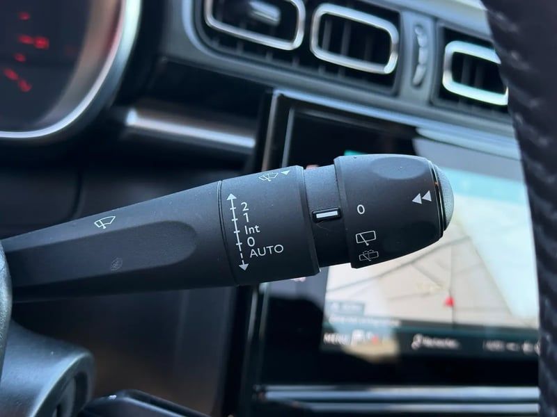 Photo de la voiture CITROEN C3 PureTech 110 S&S EAT6 Shine Pack