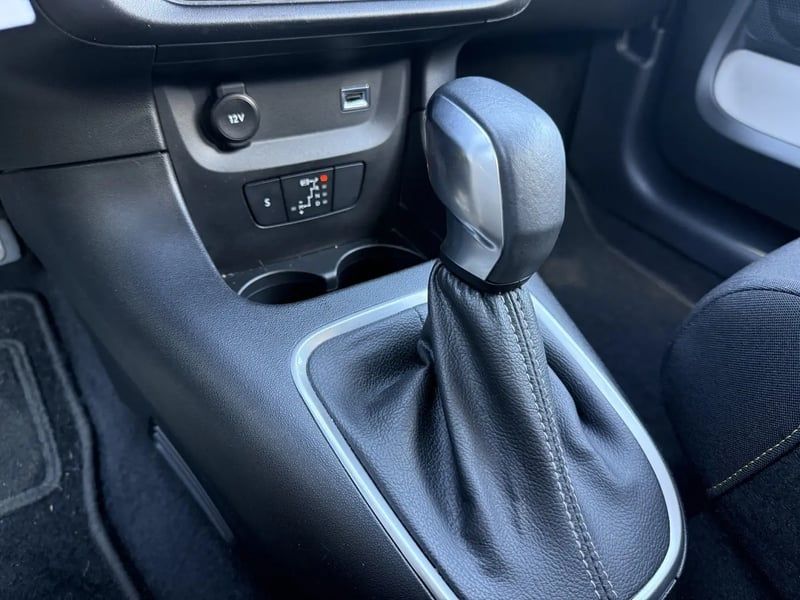 Photo de la voiture CITROEN C3 PureTech 110 S&S EAT6 Shine Pack