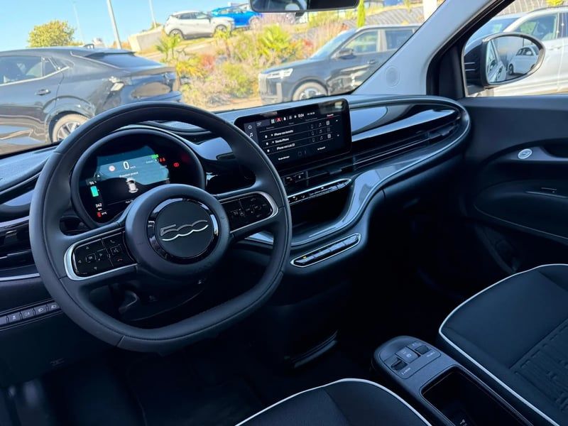 Photo de la voiture FIAT 500e BERLINE 500 e 118 ch Nouvelle 500