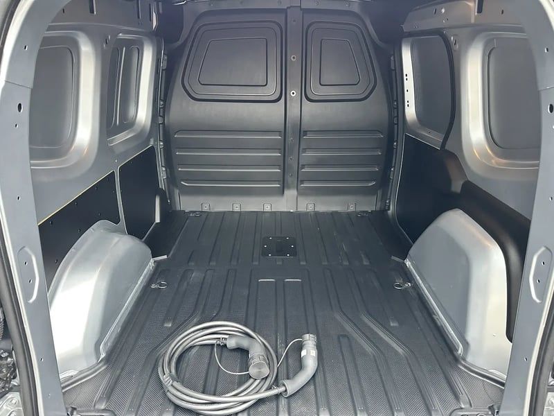 Photo de la voiture NISSAN TOWNSTAR FOURGON ELECTRIQUE EV FOURGON L1 45KWH CHARGEUR 22KW ACENTA