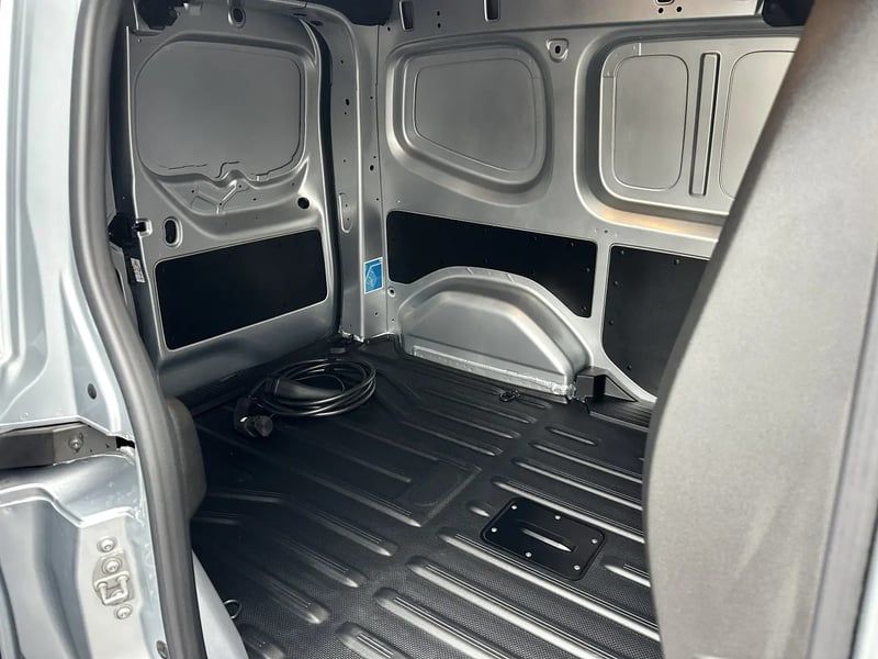 Photo de la voiture NISSAN TOWNSTAR FOURGON ELECTRIQUE EV FOURGON L1 45KWH CHARGEUR 22KW ACENTA