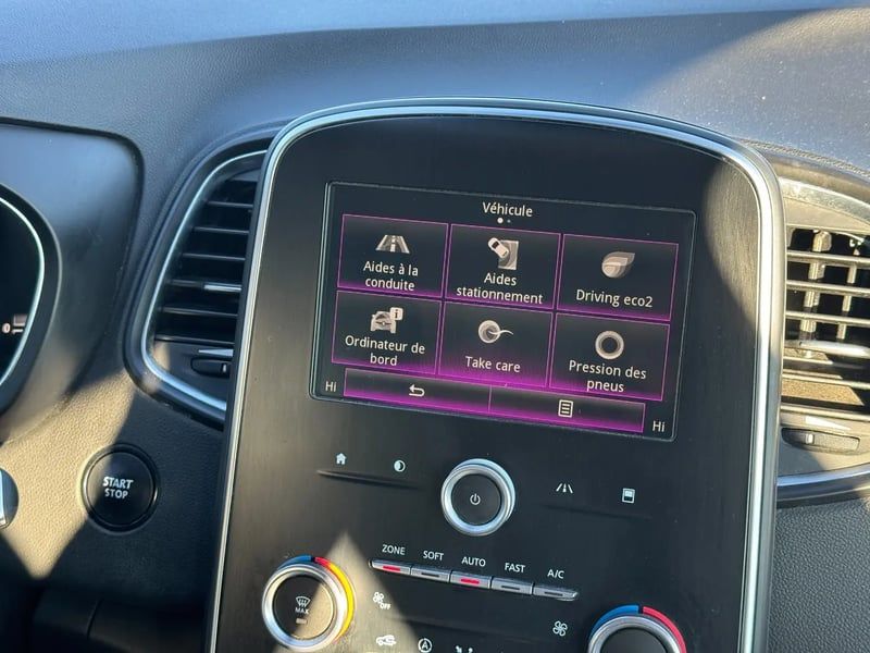 Photo de la voiture RENAULT SCENIC IV TCe 130 Energy Zen