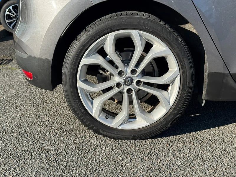 Photo de la voiture RENAULT SCENIC IV TCe 130 Energy Zen