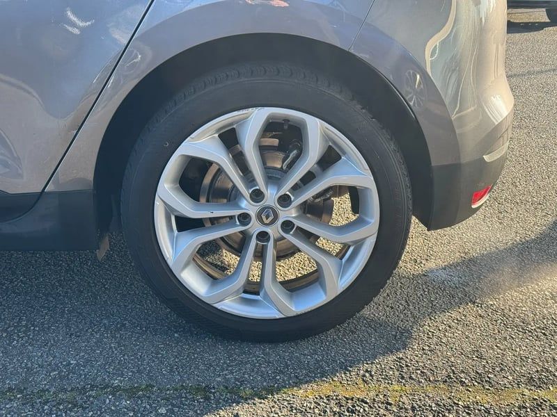 Photo de la voiture RENAULT SCENIC IV TCe 130 Energy Zen