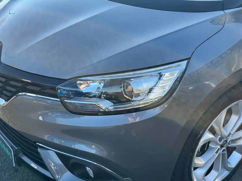 Photo de la voiture RENAULT SCENIC IV TCe 130 Energy Zen