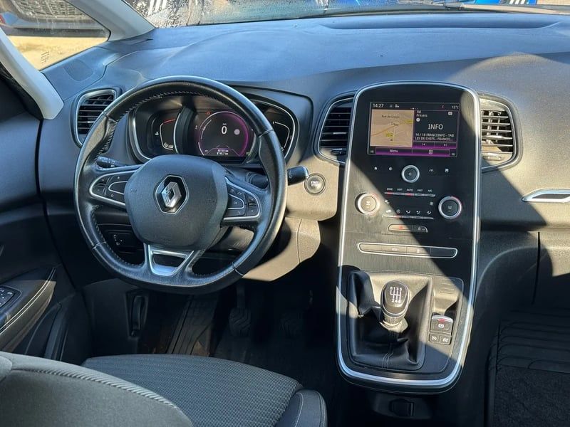 Photo de la voiture RENAULT SCENIC IV TCe 130 Energy Zen