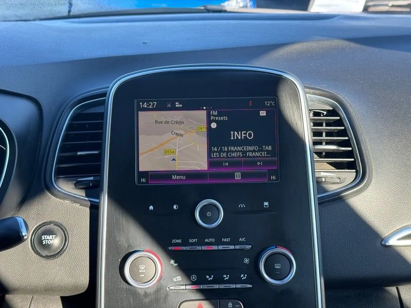 Photo de la voiture RENAULT SCENIC IV TCe 130 Energy Zen