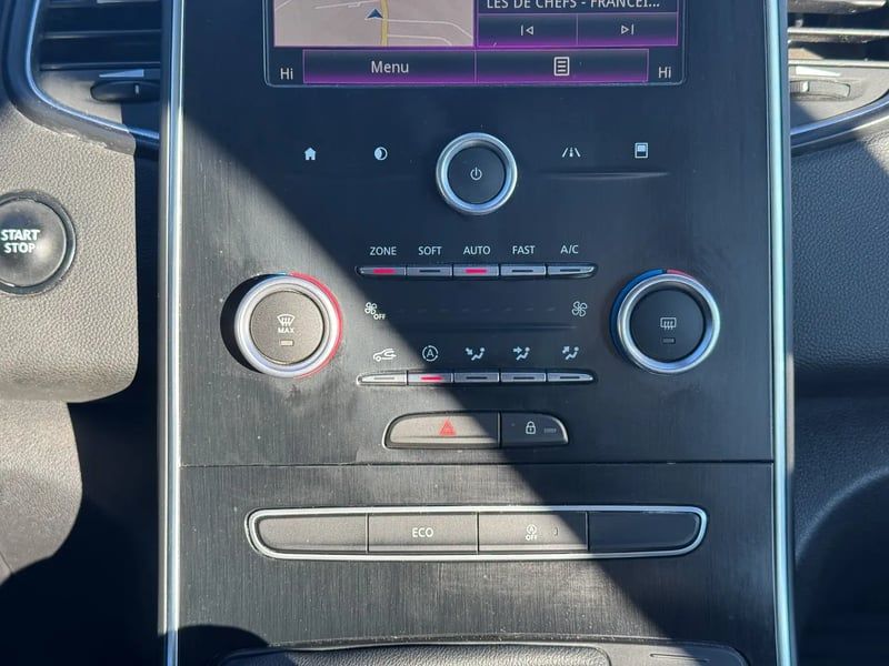 Photo de la voiture RENAULT SCENIC IV TCe 130 Energy Zen