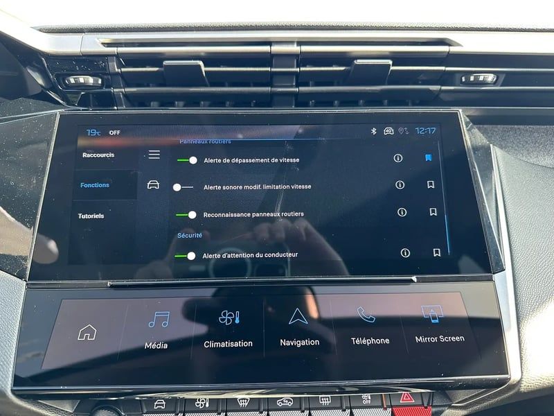 Photo de la voiture PEUGEOT 308 BlueHDi 130ch S&S EAT8 Allure