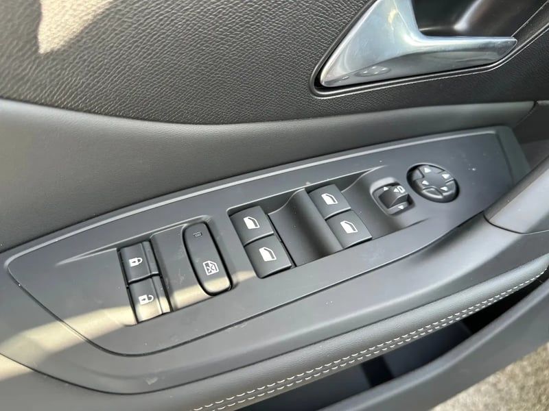 Photo de la voiture PEUGEOT 308 BlueHDi 130ch S&S EAT8 Allure