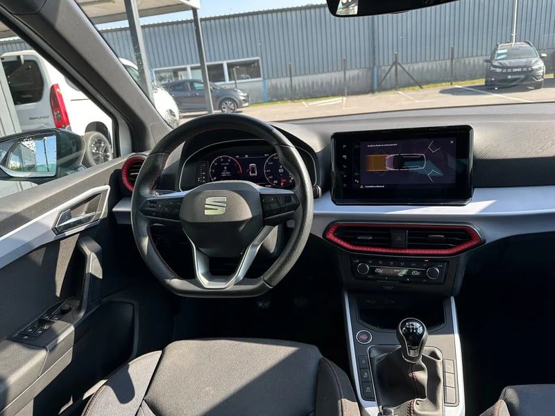 Photo de la voiture SEAT ARONA 1.0 TSI 110 ch Start/Stop BVM6 FR