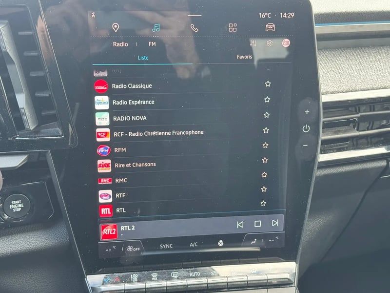 Photo de la voiture RENAULT ESPACE VI E-Tech hybrid 200 Techno