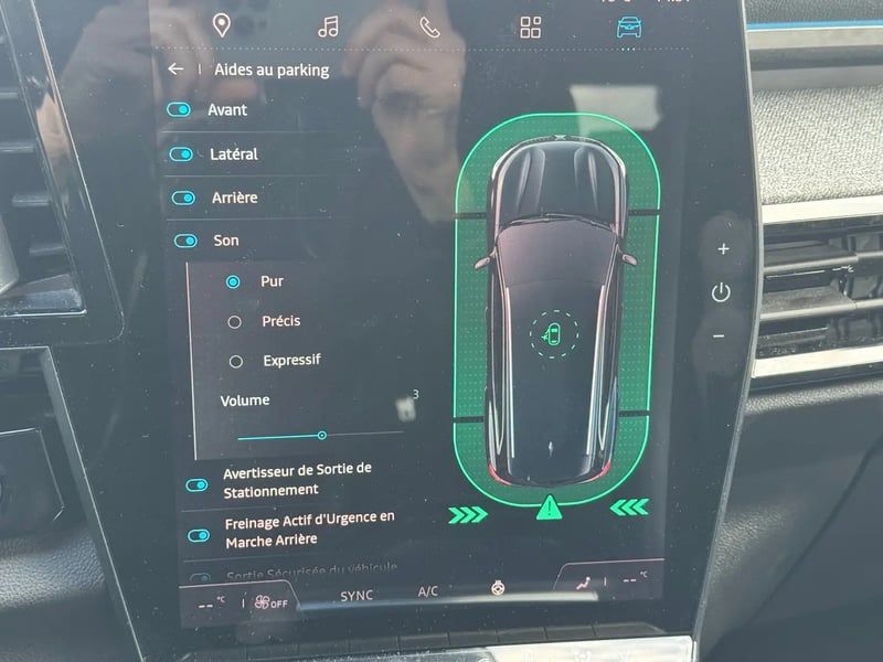Photo de la voiture RENAULT ESPACE VI E-Tech hybrid 200 Techno