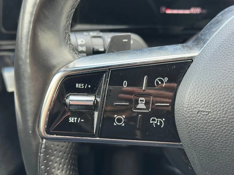 Photo de la voiture RENAULT ESPACE VI E-Tech hybrid 200 Techno