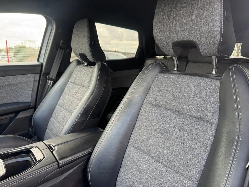 Photo de la voiture RENAULT ESPACE VI E-Tech hybrid 200 Techno