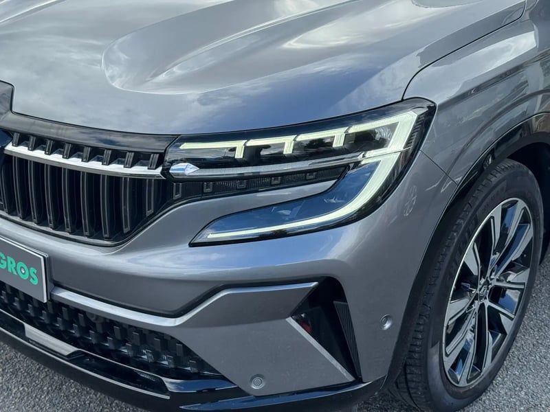 Photo de la voiture RENAULT ESPACE VI E-Tech hybrid 200 Techno