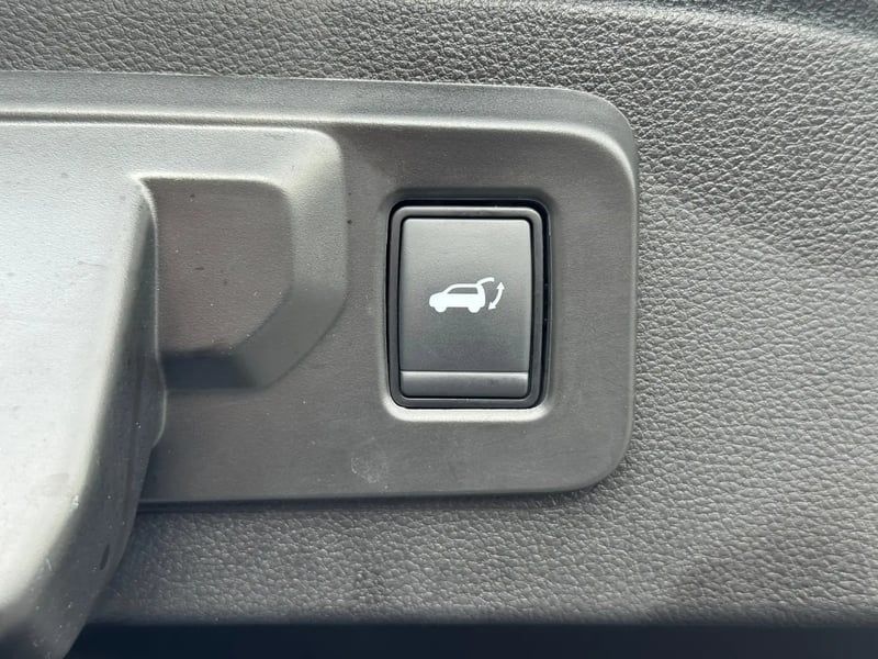 Photo de la voiture RENAULT ESPACE VI E-Tech hybrid 200 Techno