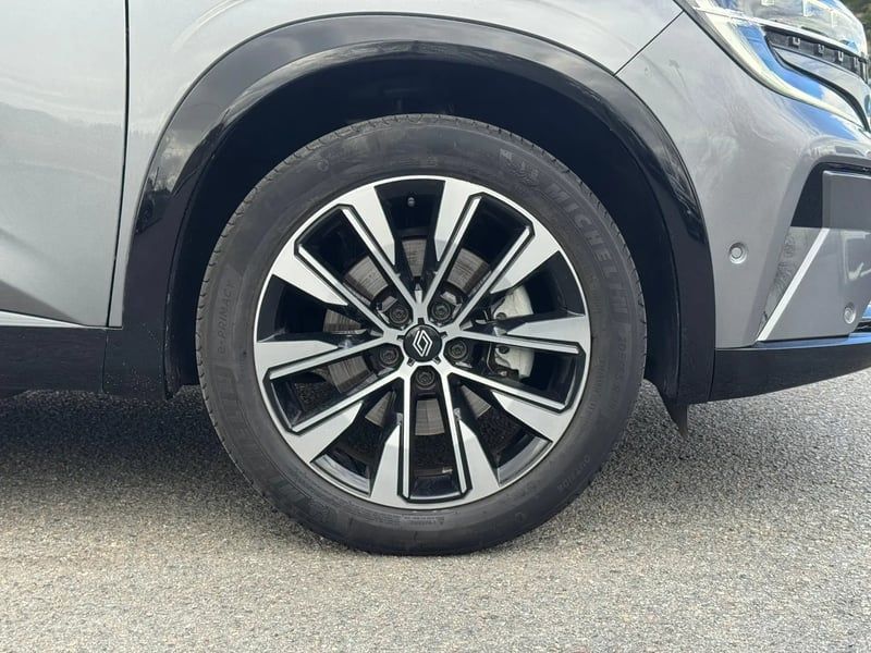Photo de la voiture RENAULT ESPACE VI E-Tech hybrid 200 Techno