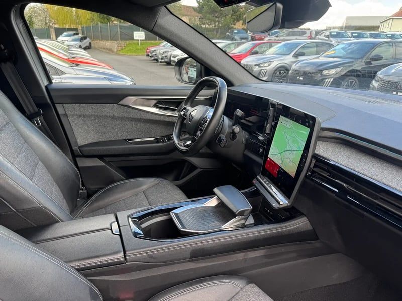 Photo de la voiture RENAULT ESPACE VI E-Tech hybrid 200 Techno