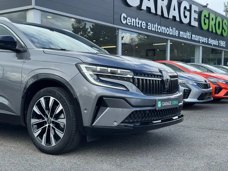 Photo de la voiture RENAULT ESPACE VI E-Tech hybrid 200 Techno