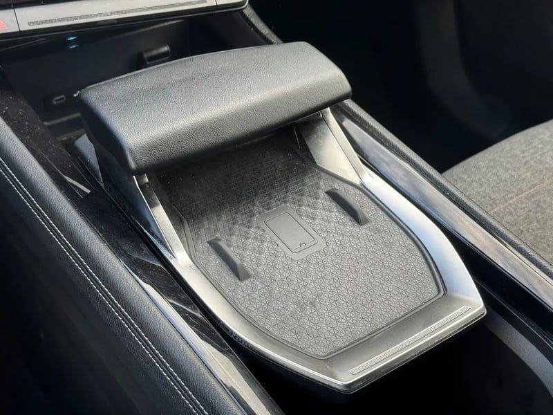 Photo de la voiture RENAULT ESPACE VI E-Tech hybrid 200 Techno