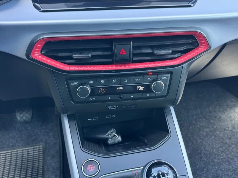Photo de la voiture SEAT ARONA 1.0 TSI 110 ch Start/Stop BVM6 FR
