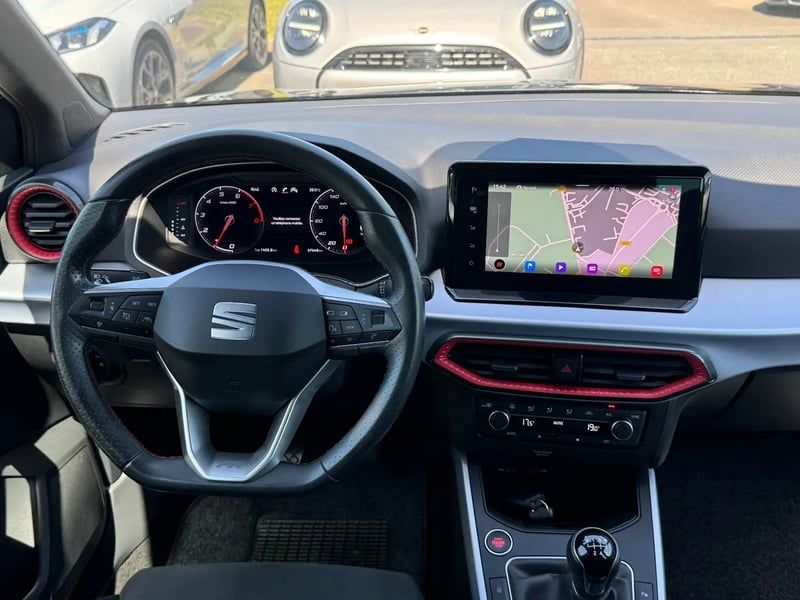 Photo de la voiture SEAT ARONA 1.0 TSI 110 ch Start/Stop BVM6 FR