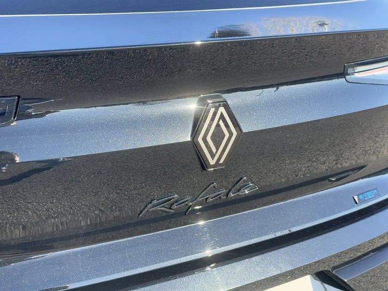 Photo de la voiture RENAULT RAFALE E-Tech full hybrid 200 esprit Alpine