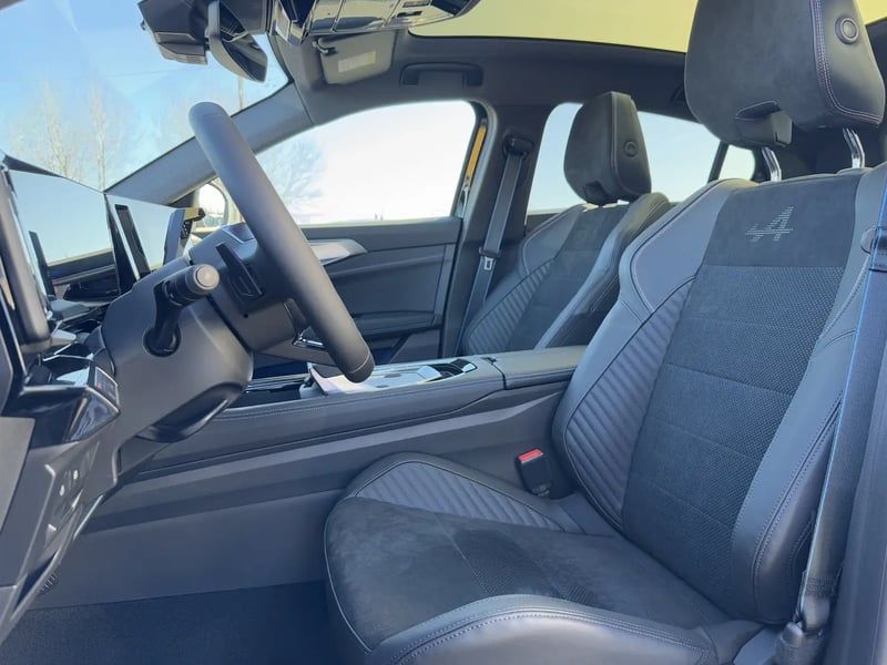 Photo de la voiture RENAULT RAFALE E-Tech full hybrid 200 esprit Alpine