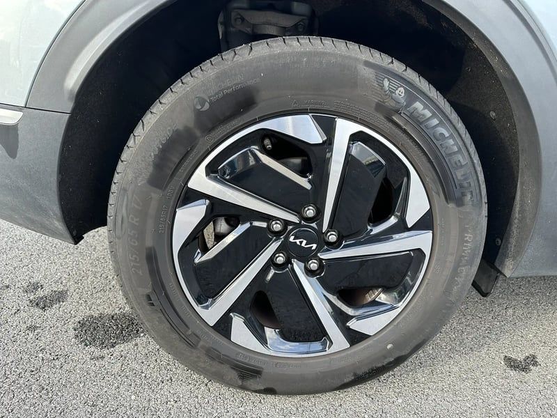 Photo de la voiture KIA SPORTAGE 1.6 T-GDi 230ch ISG Hybride BVA6 4x2 Active