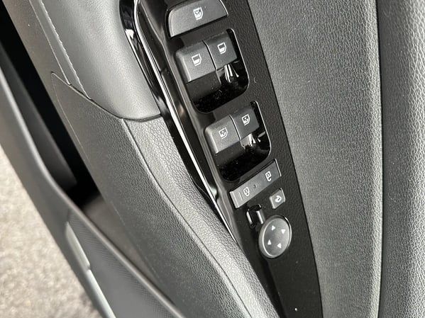 Photo de la voiture KIA SPORTAGE 1.6 T-GDi 230ch ISG Hybride BVA6 4x2 Active