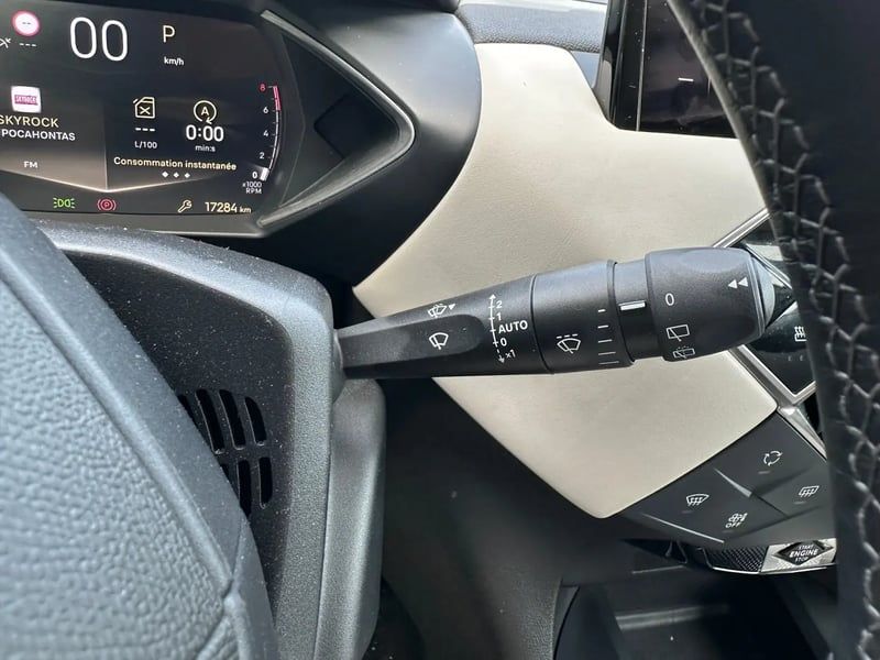 Photo de la voiture DS DS 3 PureTech 130 EAT8 Esprit de Voyage