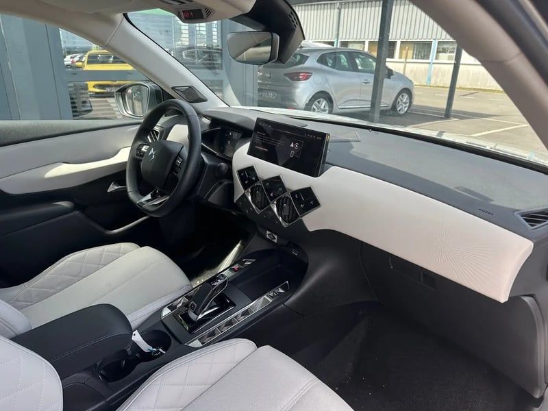 Photo de la voiture DS DS 3 PureTech 130 EAT8 Esprit de Voyage