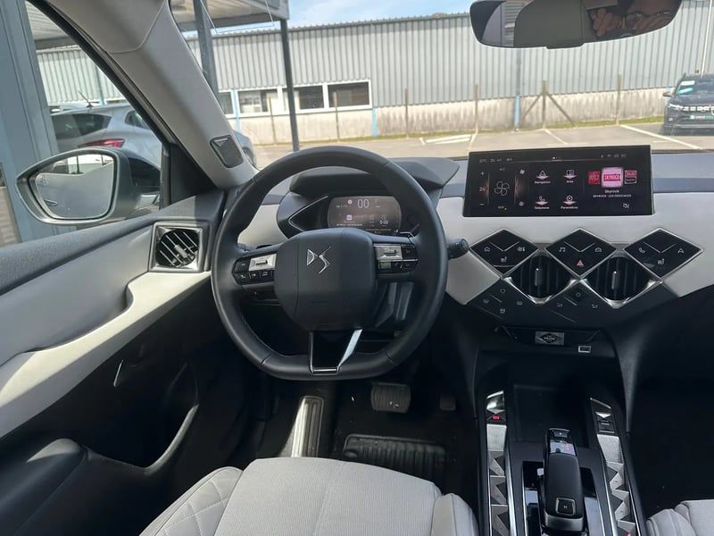 Photo de la voiture DS DS 3 PureTech 130 EAT8 Esprit de Voyage