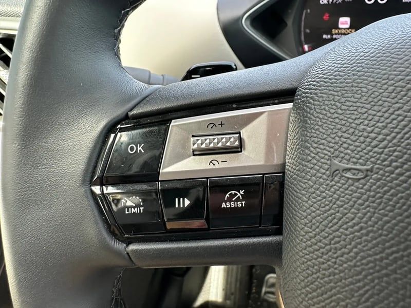 Photo de la voiture DS DS 3 PureTech 130 EAT8 Esprit de Voyage