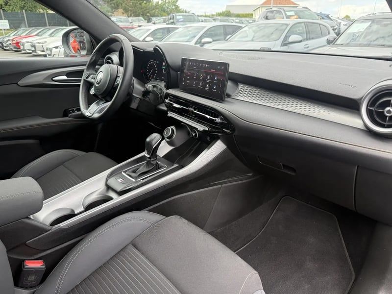 Photo de la voiture ALFA ROMEO TONALE 1.5 Hybrid 130 ch TCT7 Sprint