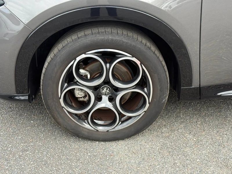 Photo de la voiture ALFA ROMEO TONALE 1.5 Hybrid 130 ch TCT7 Sprint