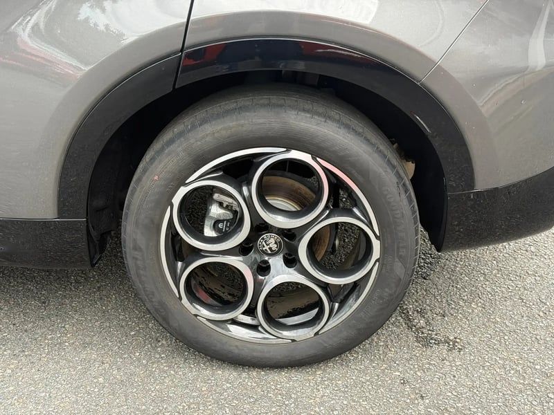 Photo de la voiture ALFA ROMEO TONALE 1.5 Hybrid 130 ch TCT7 Sprint