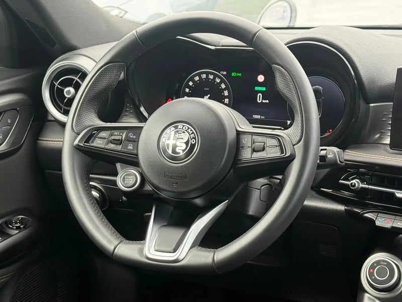 Photo de la voiture ALFA ROMEO TONALE 1.5 Hybrid 130 ch TCT7 Sprint