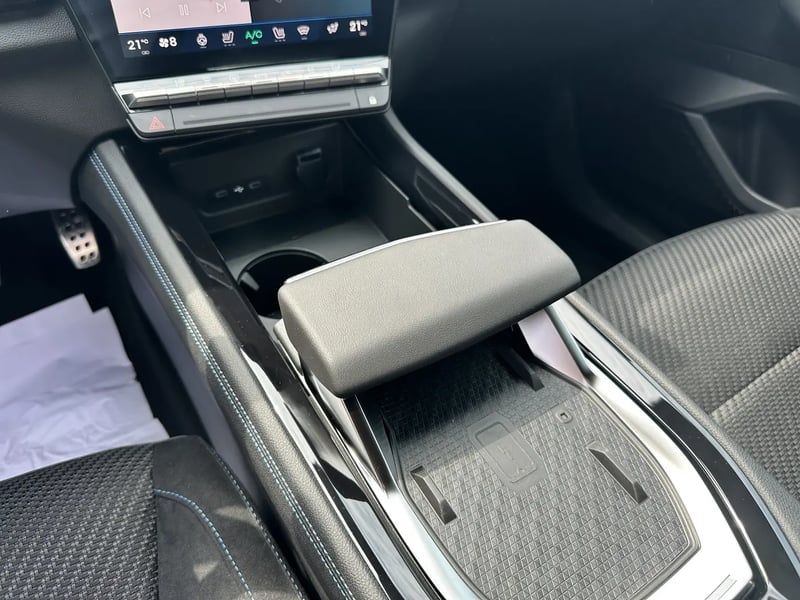 Photo de la voiture RENAULT AUSTRAL E-Tech full hybrid 200 GSR2 Iconic esprit Alpine