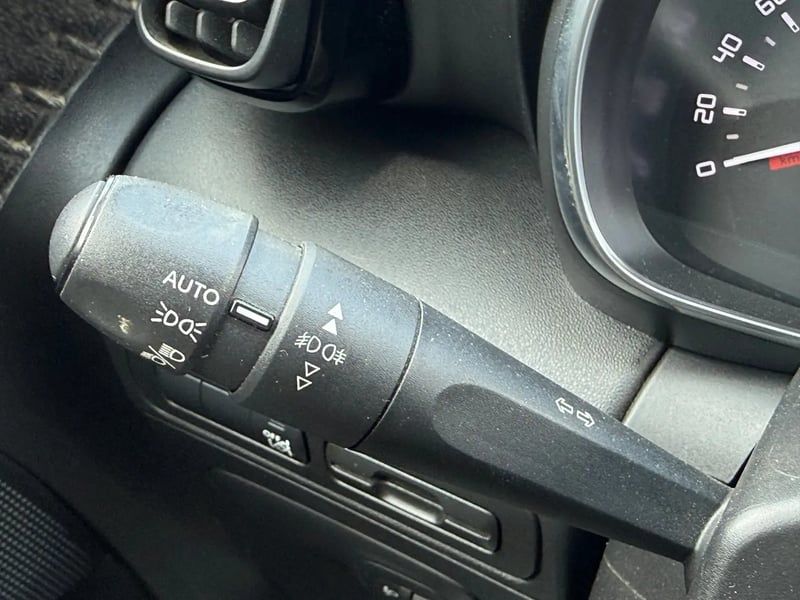 Photo de la voiture CITROEN C3 AIRCROSS BlueHDi 100 BVM5 Feel