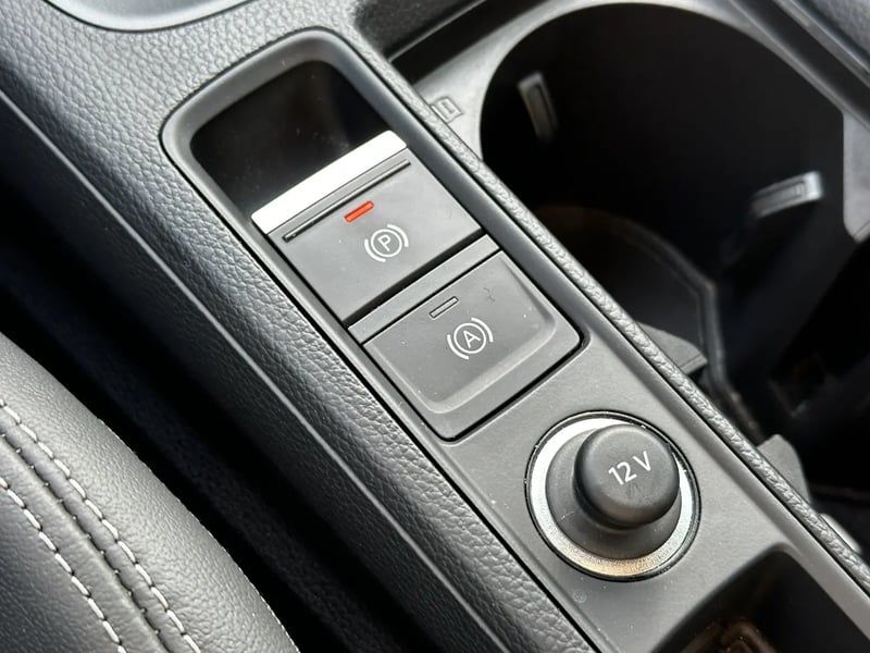 Photo de la voiture AUDI Q3 35 TDI 150 ch S tronic 7 S line