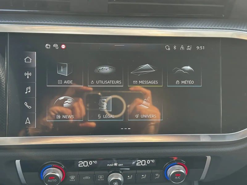 Photo de la voiture AUDI Q3 35 TDI 150 ch S tronic 7 S line