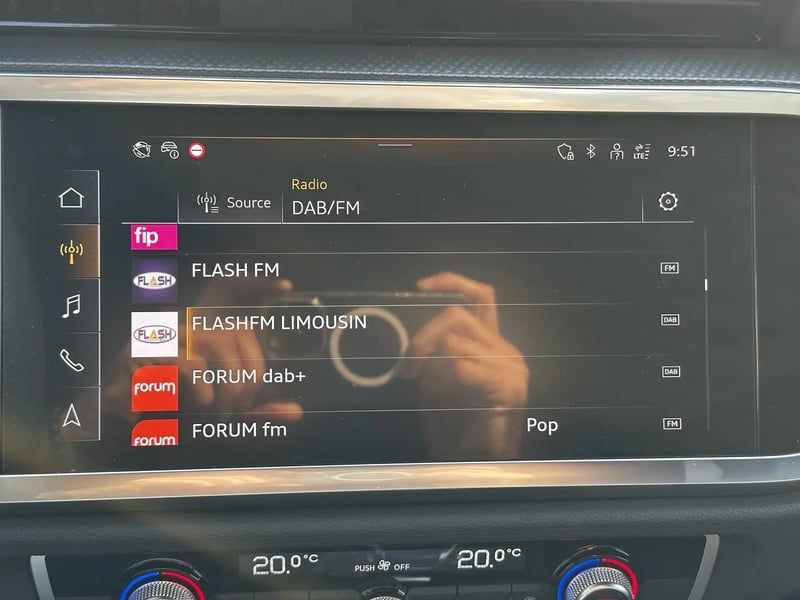 Photo de la voiture AUDI Q3 35 TDI 150 ch S tronic 7 S line